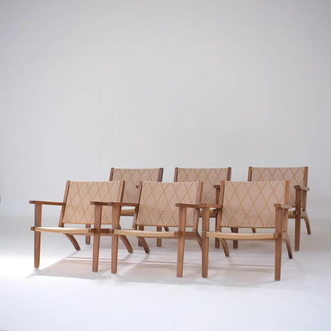 Fauteuil lounge en teck fait main avec assise en rotin tressé – Chetumal par Vibes del Mundo