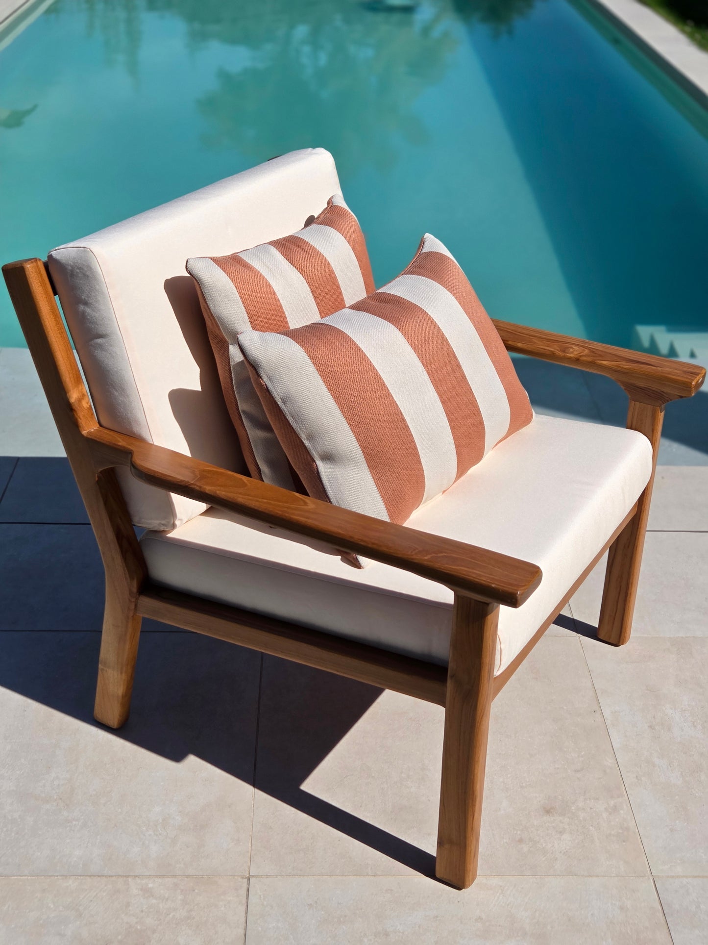 Cyrus Peach Bloom Outdoor-Kissen 45x45 cm – Streifenmuster