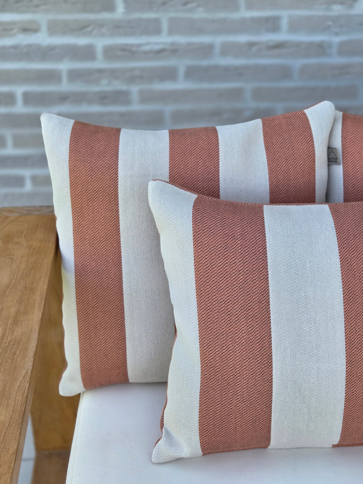Cyrus Peach Bloom Outdoor-Kissen 45x45 cm – Streifenmuster