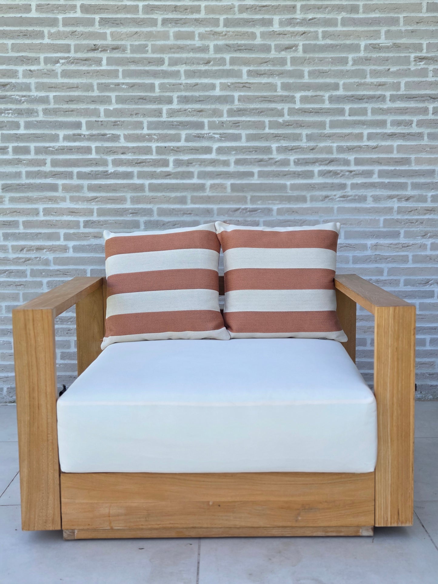 Cyrus Peach Bloom Outdoor-Kissen 45x45 cm – Streifenmuster