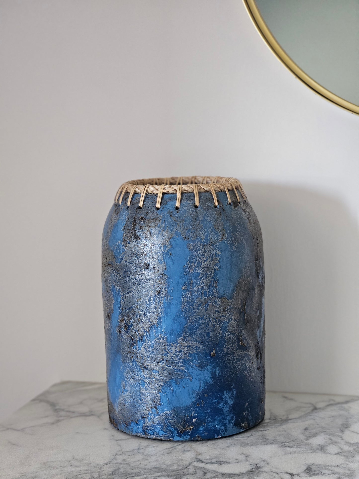 Biruni - Ceramic vase in boho interior