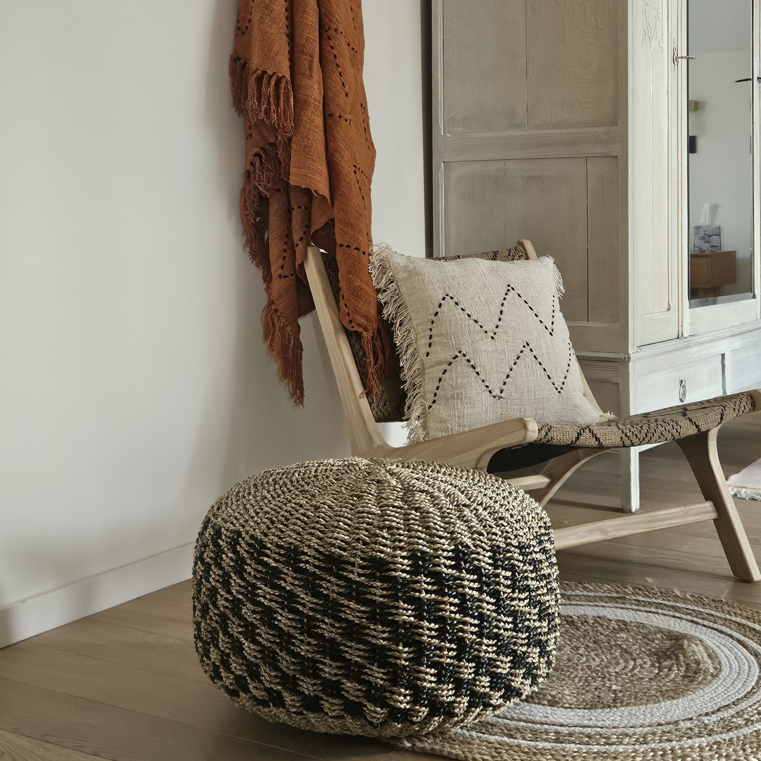 Fazar – Handwoven Seagrass Pouf | Boho Seating – Vibes del Mundo