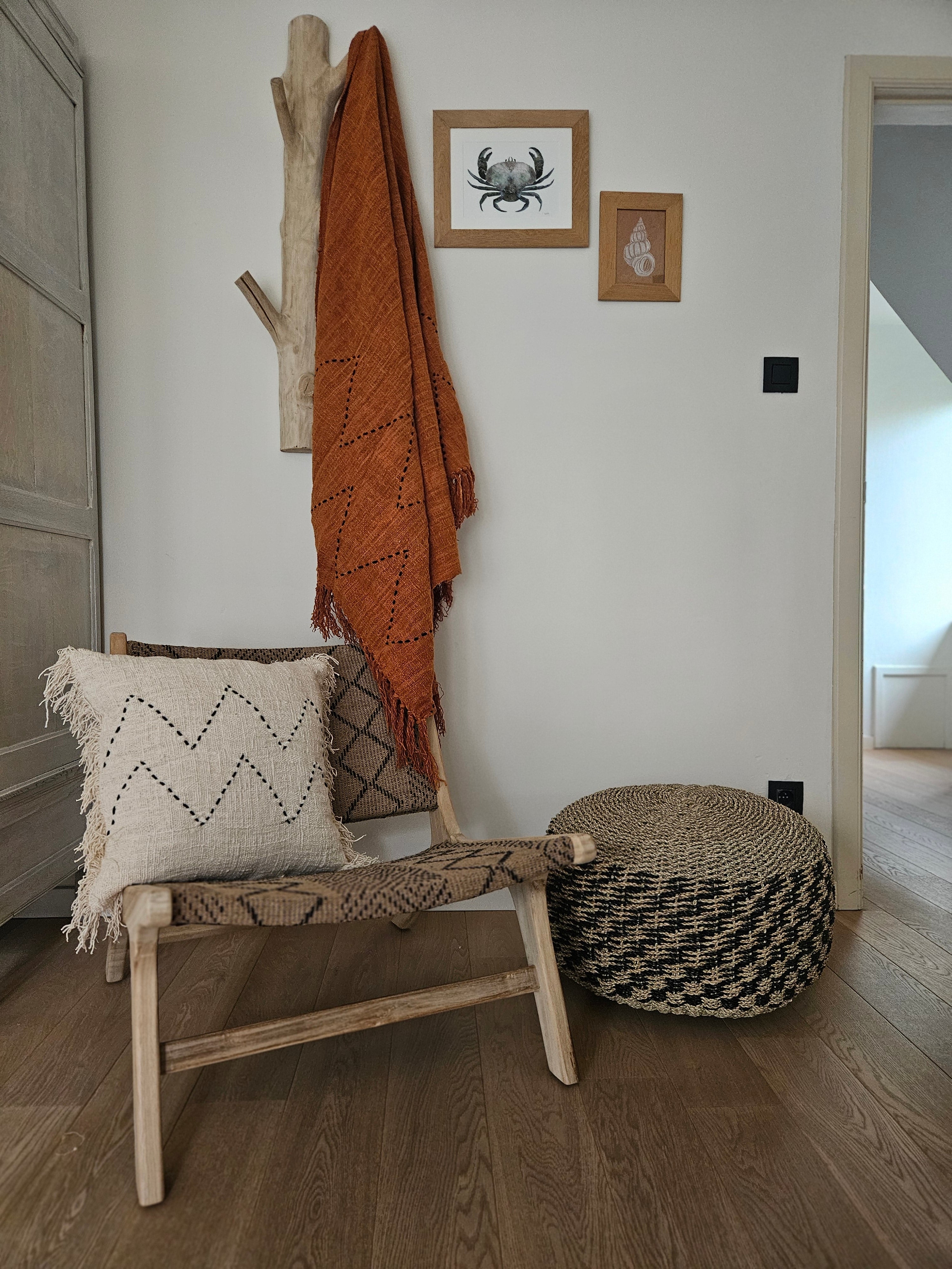 Fazar – Handwoven Seagrass Pouf | Boho Seating – Vibes del Mundo