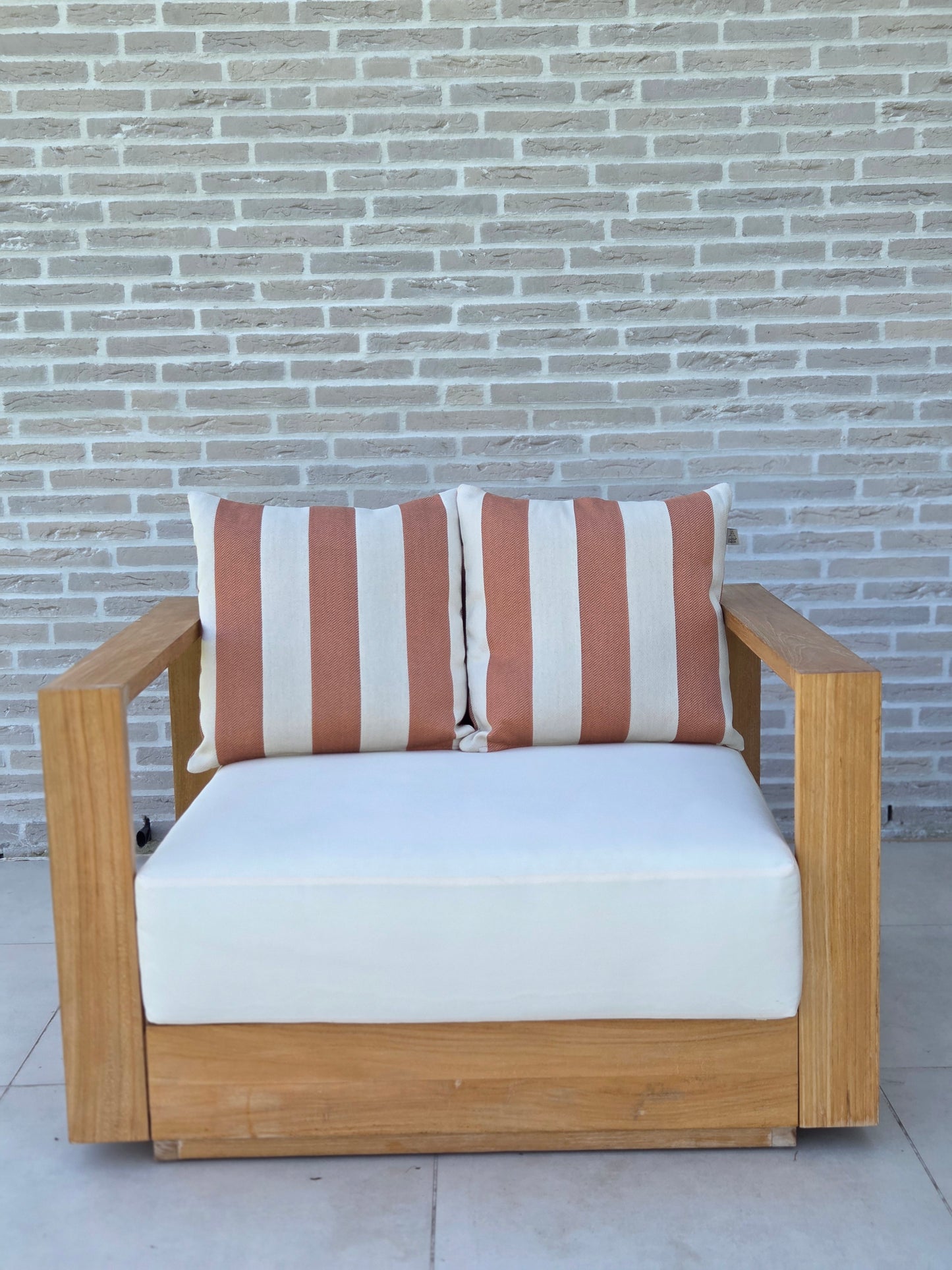 Cyrus Peach Bloom Outdoor-Kissen 45x45 cm – Streifenmuster