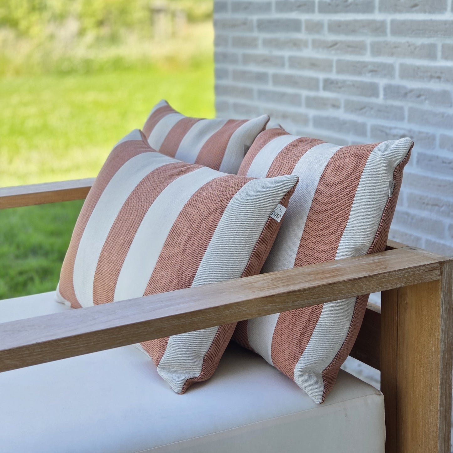 Cyrus Peach Bloom Outdoor-Kissen 45x45 cm – Streifenmuster