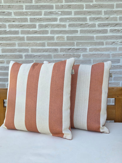 Cyrus Peach Bloom Outdoor-Kissen 45x45 cm – Streifenmuster