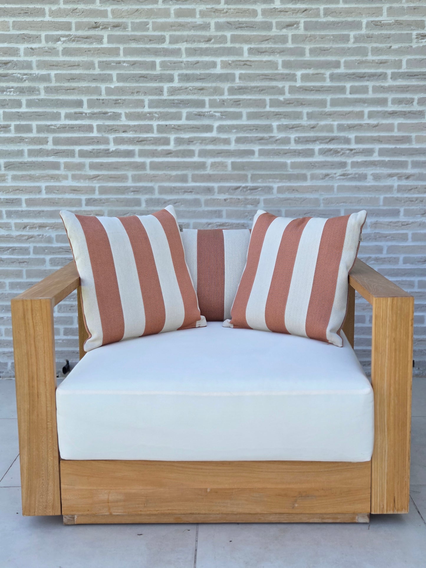 Cyrus Peach Bloom Outdoor-Kissen 45x45 cm – Streifenmuster