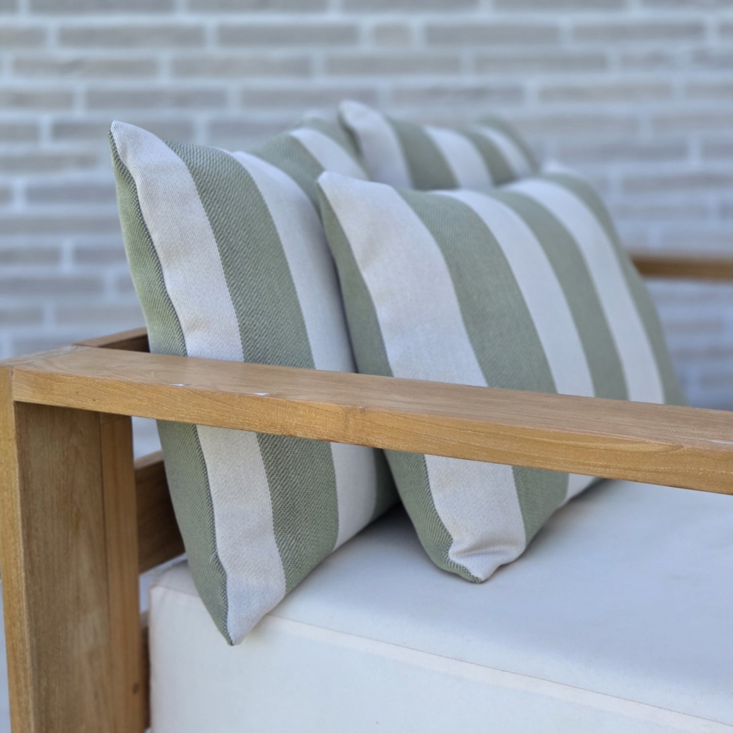Cyrus Swamp Green Outdoor-Kissen 45x45 cm – Streifenmuster