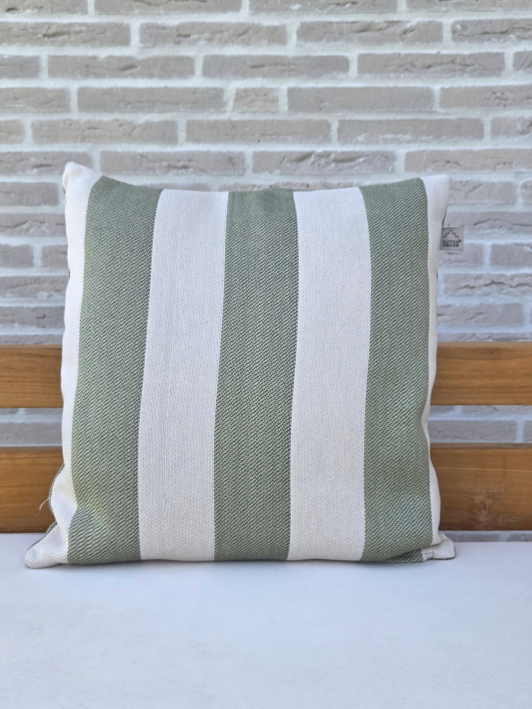 Cyrus Swamp Green Buiten Kussen 45x45 cm – Streepjespatroon