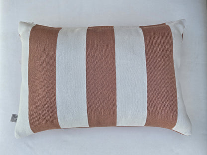 Cyrus Peach Bloom Outdoor-Kissen 40x60 cm – Streifenmuster